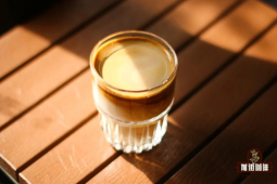 牛奶咖啡种类｜Dirty咖啡与拿铁的区别是什么？Dirty为何要大口喝？咖啡初学者怎么做脏咖啡？