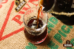 咖啡冲煮手法｜深烘咖啡豆怎么制作高甜感的冰手冲？印尼黄金曼特宁冰手冲咖啡冲煮参数是什么？