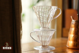 锥形滤杯｜V60和Kono 精品咖啡滤杯特点区别原理 新手入门爱好者应该选择哪一款咖啡滤杯器具