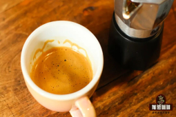 摩卡壶咖啡｜怎么用摩卡壶做出拿铁latte？摩卡壶制作牛奶咖啡的冲煮参数是什么？