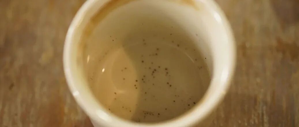 咖啡喝完杯底有渣，怎么办？