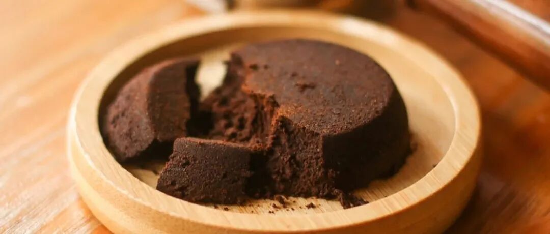 敲出来的粉饼不成型是为什么？