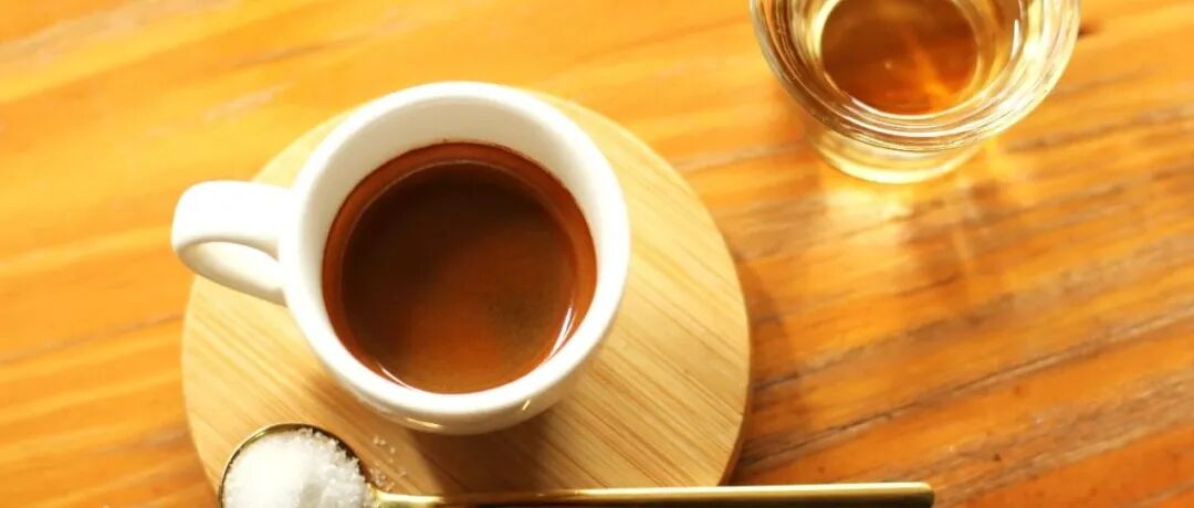 Caffè Corretto，给浓缩配一杯烈酒